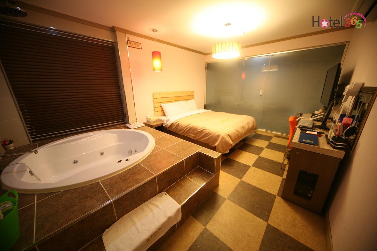 Chuncheon Myeongdong Hotel Экстерьер фото