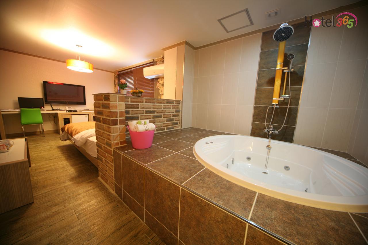 Chuncheon Myeongdong Hotel Экстерьер фото