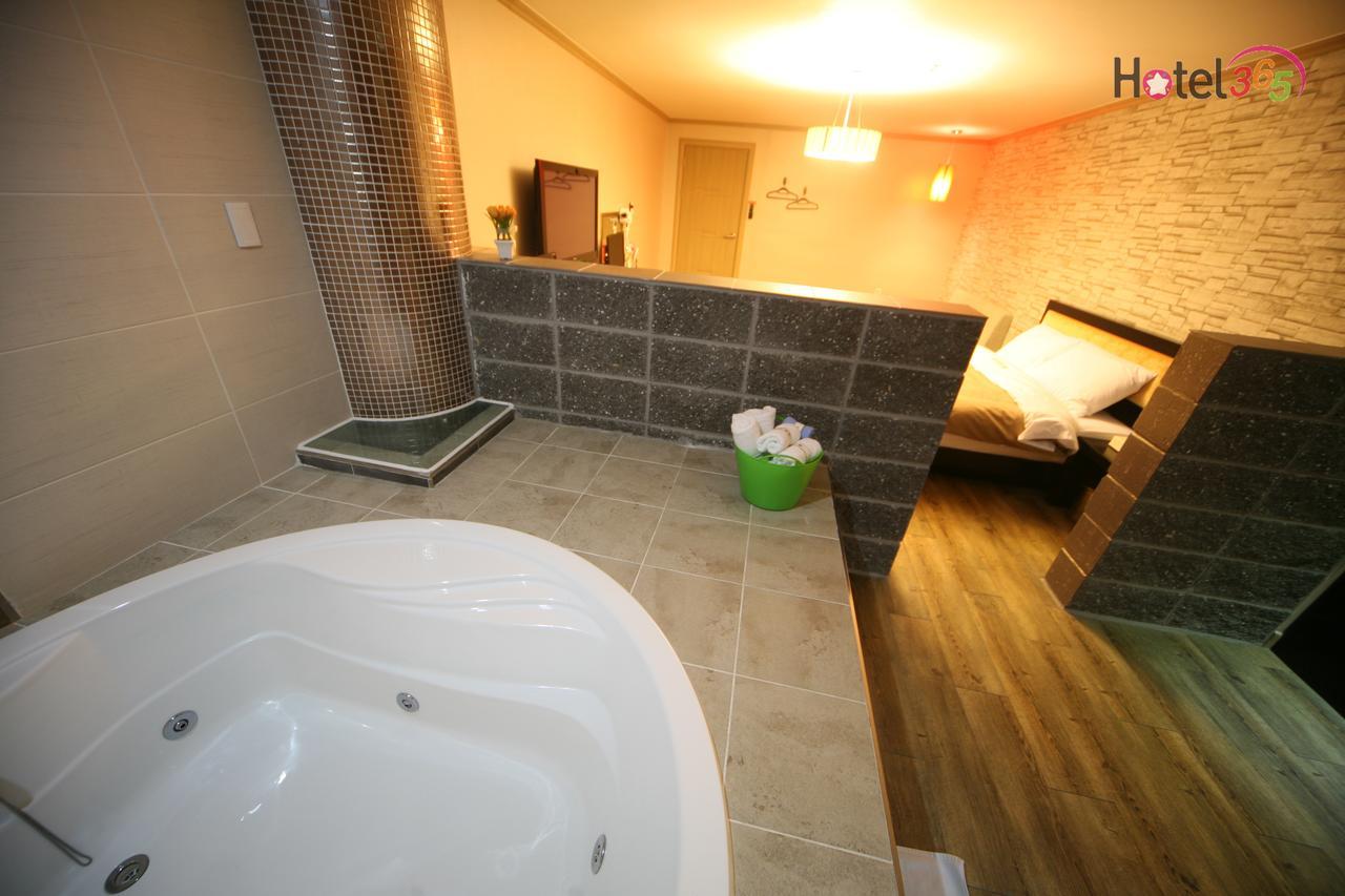 Chuncheon Myeongdong Hotel Экстерьер фото