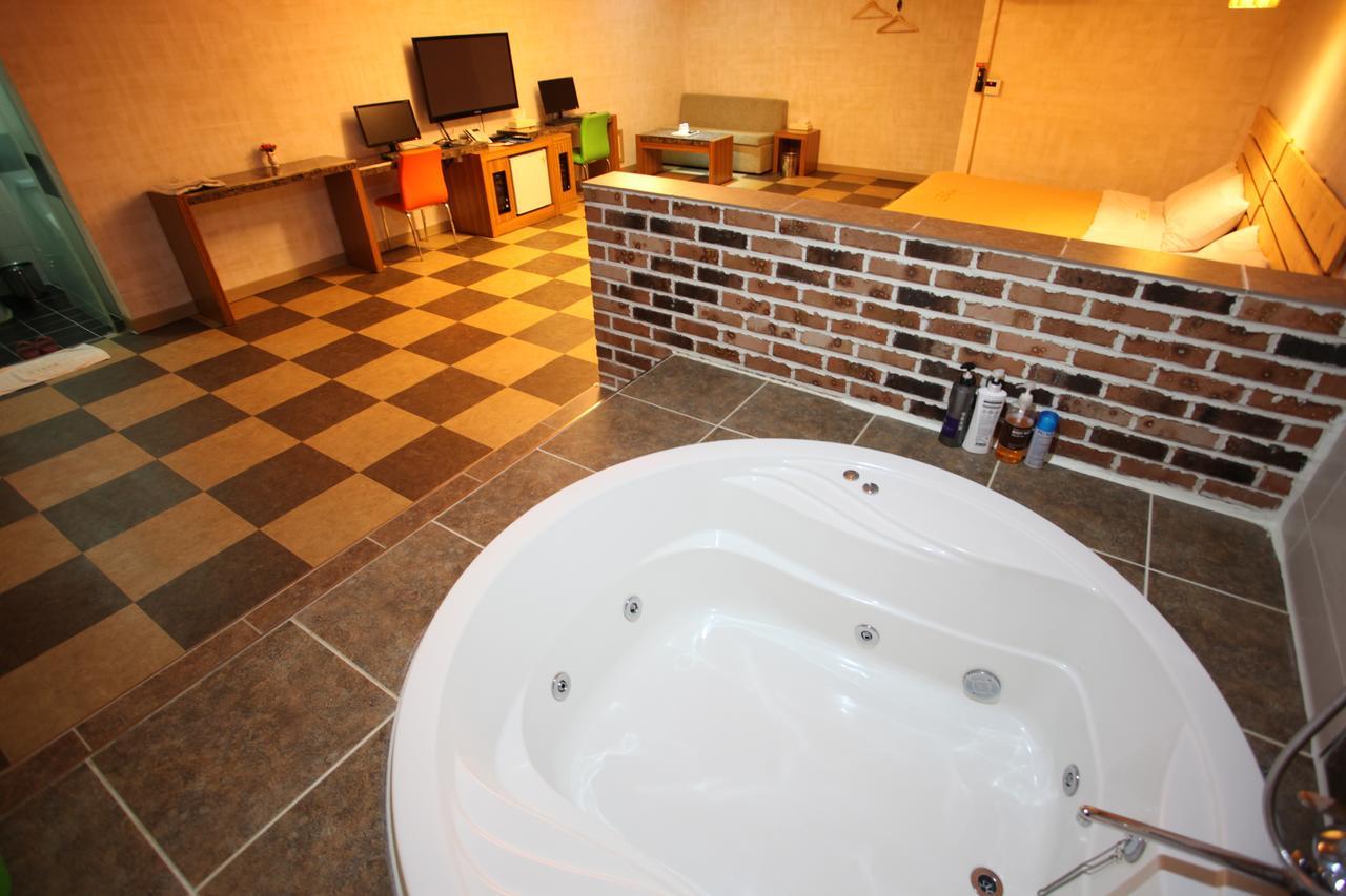 Chuncheon Myeongdong Hotel Экстерьер фото