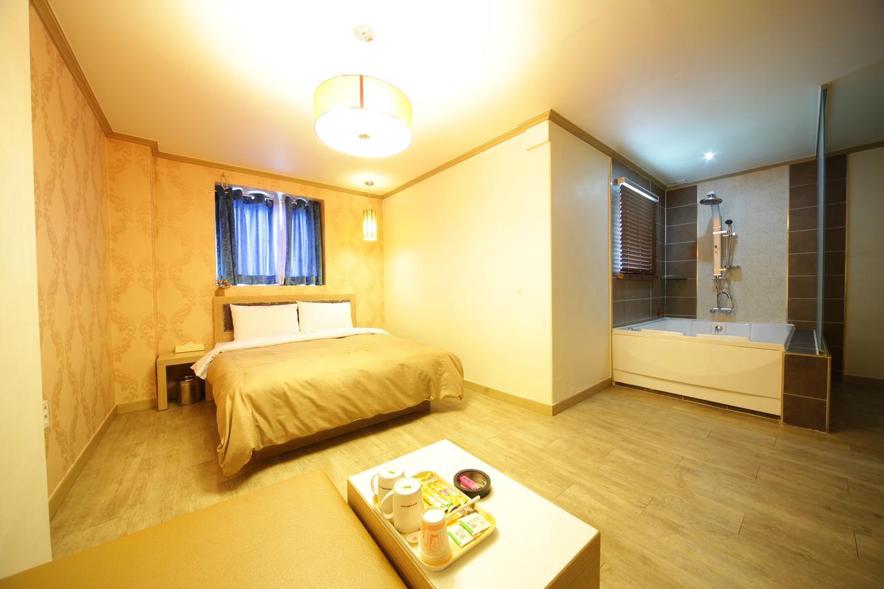 Chuncheon Myeongdong Hotel Экстерьер фото