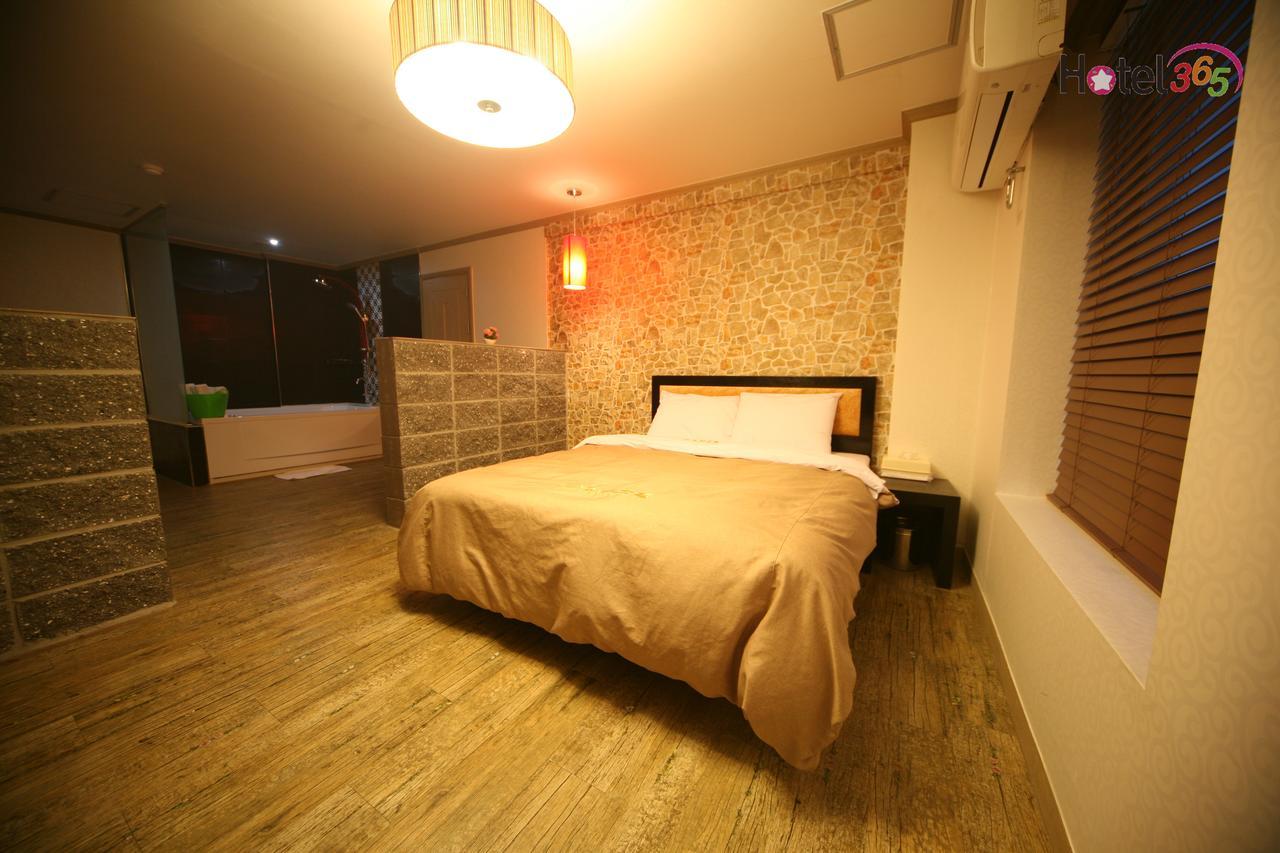 Chuncheon Myeongdong Hotel Экстерьер фото