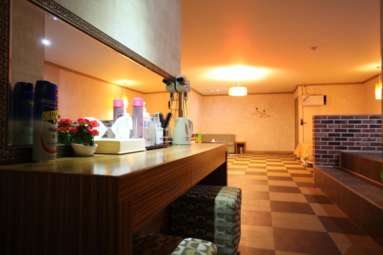 Chuncheon Myeongdong Hotel Экстерьер фото