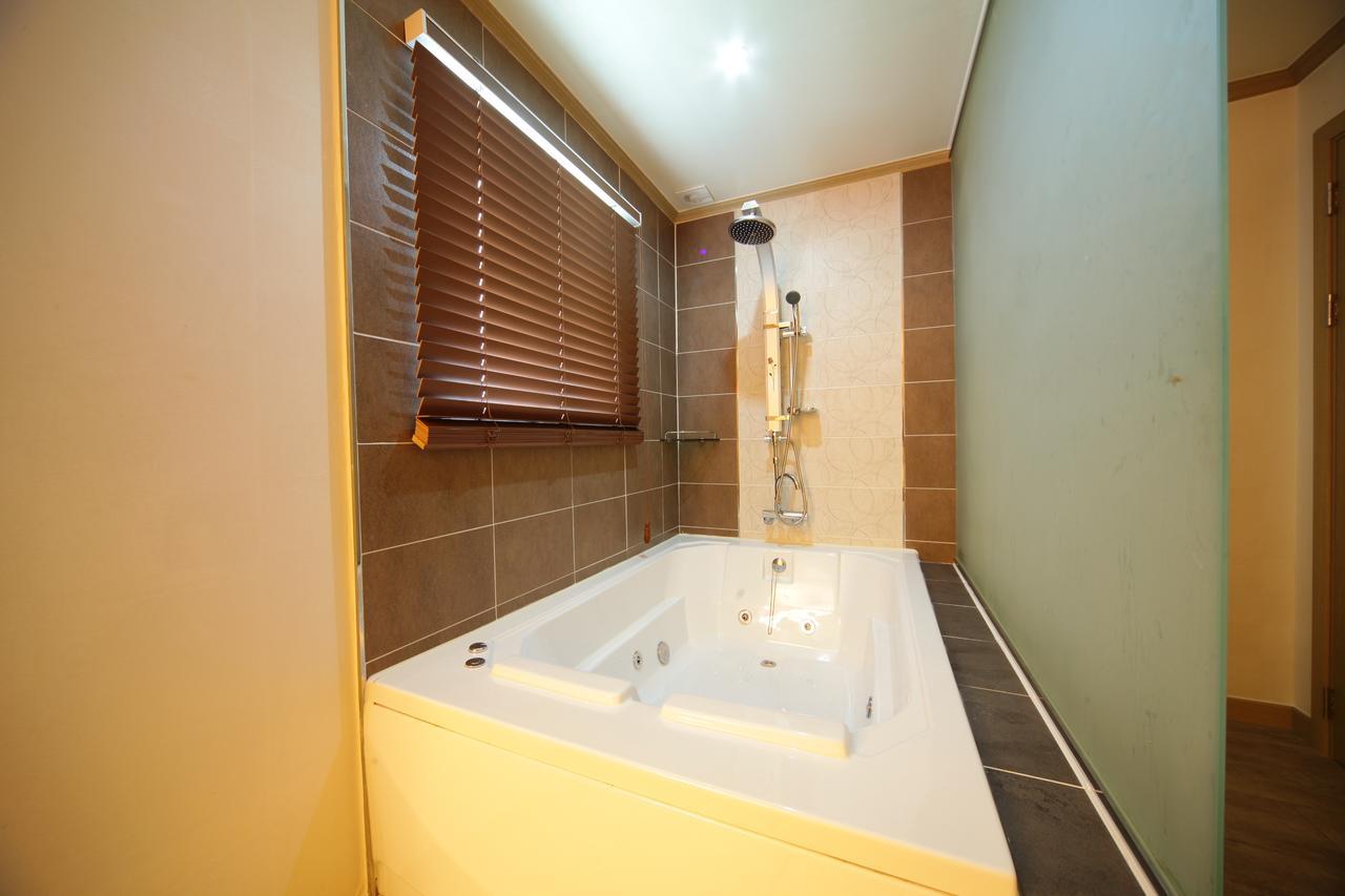Chuncheon Myeongdong Hotel Экстерьер фото